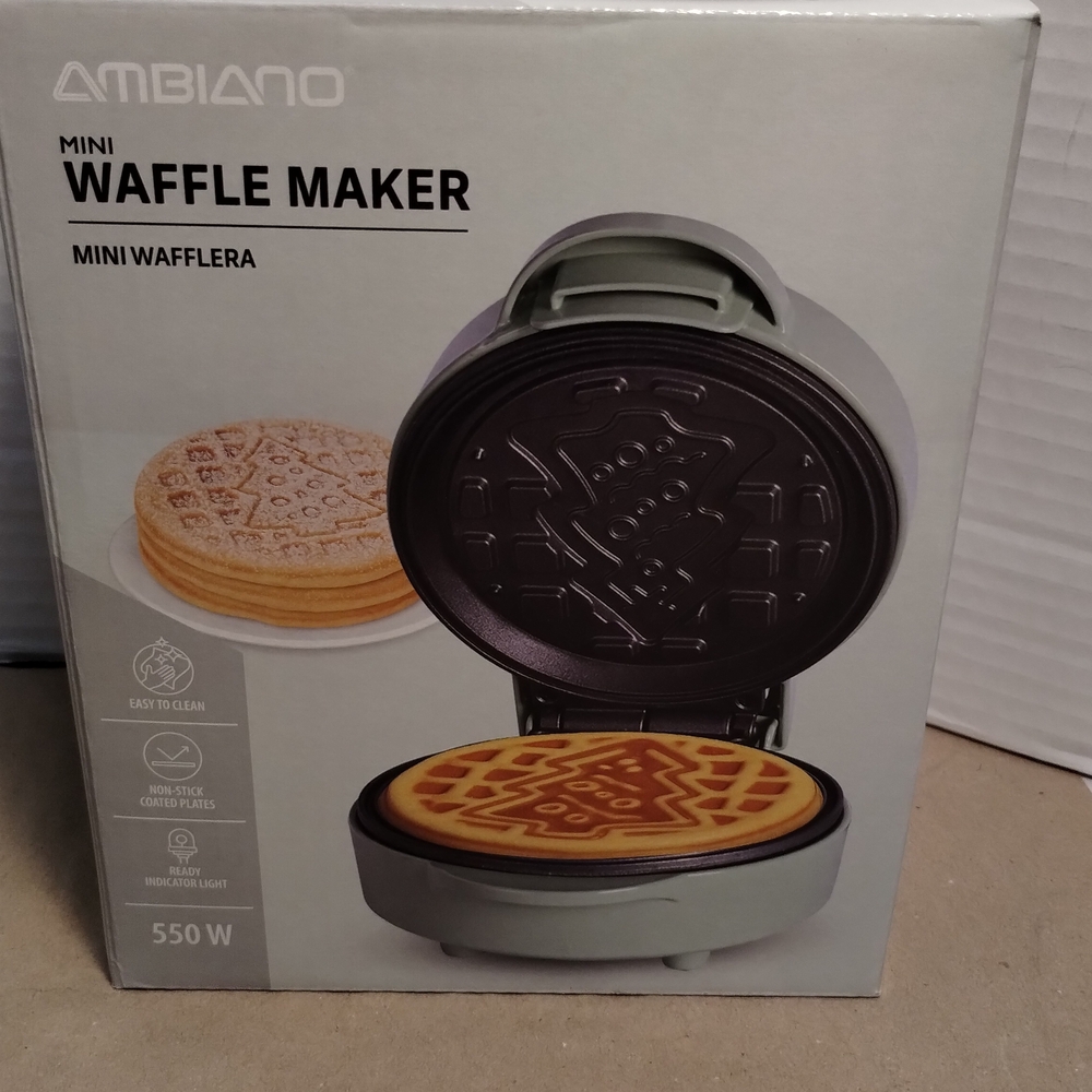 NWT Ambiano Mini Christmas Tree Waffle Maker